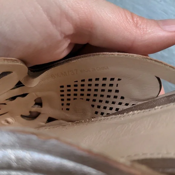 Vince Camuto metallic silver mule slides - Picture 4 of 8